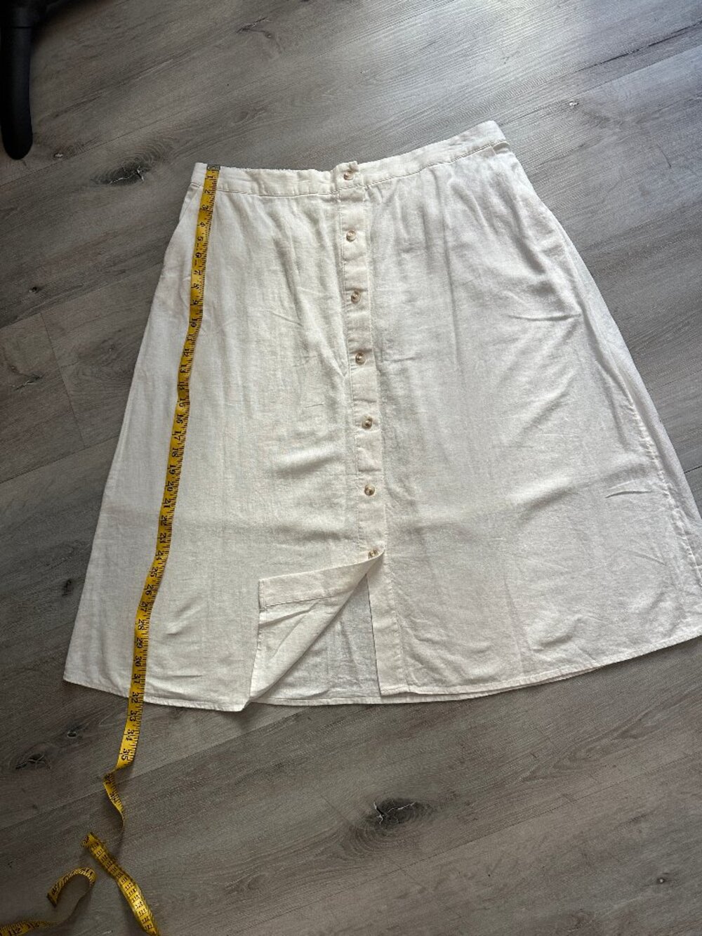 Lauren Conrad Off White Linen Blend Skirt with buttons, slimming size XXL